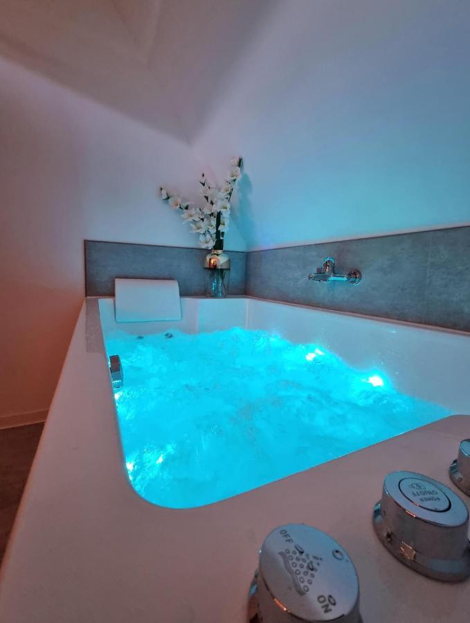 Centre-ville Le Nid D'amour Jacuzzi Appartement